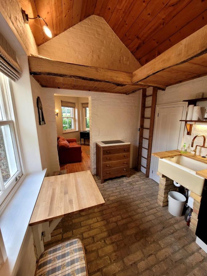 The Lookout: Cosy Compact Cottage Totland Exterior foto