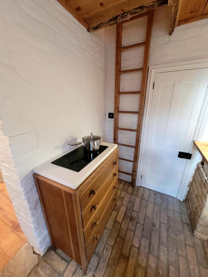 The Lookout: Cosy Compact Cottage Totland Exterior foto