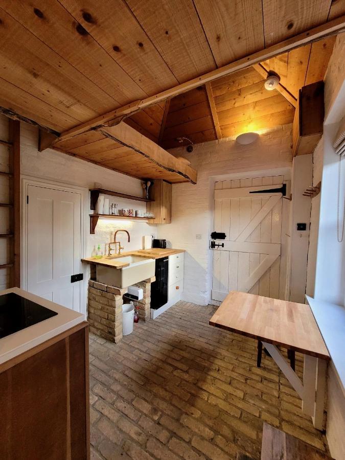 The Lookout: Cosy Compact Cottage Totland Exterior foto