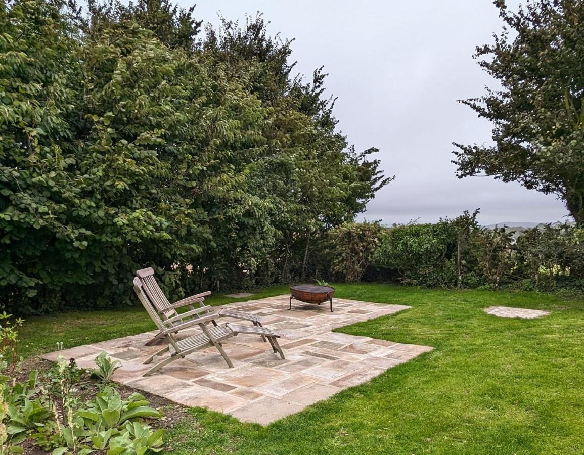 The Lookout: Cosy Compact Cottage Totland Exterior foto