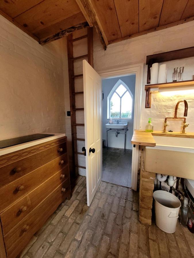 The Lookout: Cosy Compact Cottage Totland Exterior foto