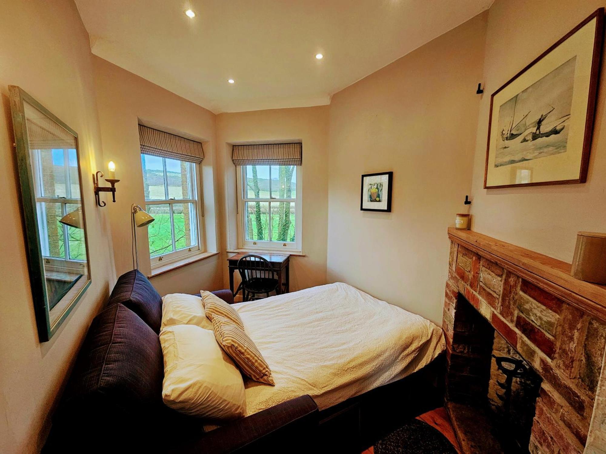 The Lookout: Cosy Compact Cottage Totland Exterior foto